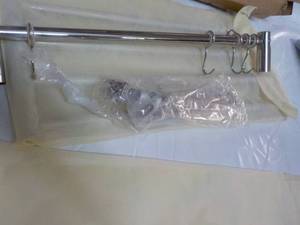 lot 211 image: Fenfwn Bathroom Towel Rack...