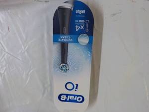 lot 247 image: Oral B 10 Toothbrush Heads...