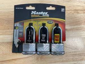 lot 122 image: Master Lock Magnum Locks