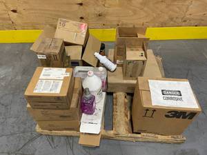 lot 153 image: Pallet of Cleaning Supplies