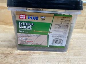 lot 63 image: Grip Rite #9 x 3 Prime Guard Plus Exterior Screws, Gold, Star Drive (25 lbBucket) #LP3STGDBK
