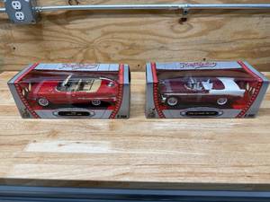 lot 199 image: Lot of 2 model cars