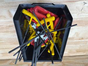 lot 207 image: Lot of T handle hex keys