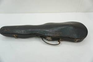 lot 31 image: Vintage Violin Case