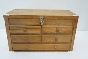 lot 49 image: Wooden Cabinet with felt lined drawers