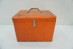 lot 67 image: Black & Decker Metal Tool Box 14x10.5x10.5