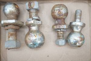 lot 134 image: Hitch Balls