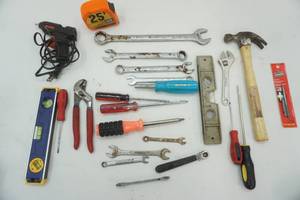 lot 147 image: Hand Tool Lot