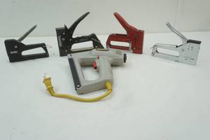 lot 151 image: Stanley Sharpshooter Electric Stapler & 4 Other Staplers