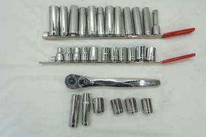 lot 154 image: Craftsman Standard & Metric Sockets with Ratchet