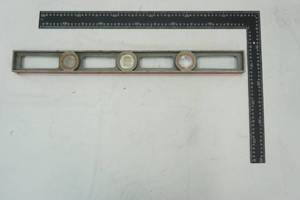 lot 175 image: 2 level and E-Z READ measuring square