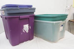 lot 186 image: Large Storage Containers (no lids) 5ct