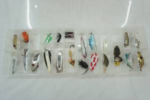 lot 189 image: Tackle Organizers with a Variety of Lures