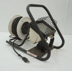 lot 224 image: Halogen work light with extension cord and reel