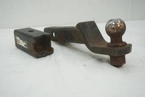 lot 227 image: Curt 2 Receiver & Reducer Sleeve