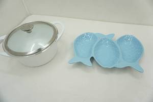 lot 263 image: 3.5qt Corning ware Dish with Lid & Ceramic Fish Platter