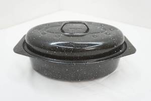 lot 265 image: Enamelware Roasting Pan