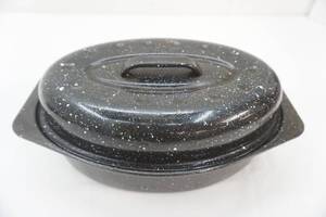 lot 266 image: Enamelware Roasting Pan