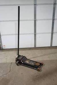 lot 291 image: 3.5 Ton Jack