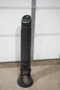lot 293 image: Honeywell Quietest Fan 40 tall