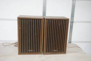 lot 303 image: Vintage Panasonic Speakers 2ct
