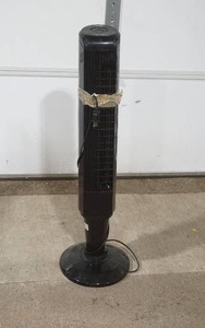 lot 304 image: Pure Comfort Standing Fan