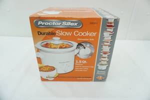 lot 322 image: NEW Proctor Silex 1.5qt Slow Cooker