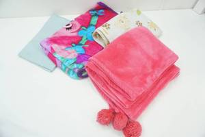 lot 336 image: Throw Blanket Lot