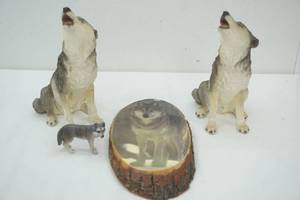 lot 367 image: Wolf Decor