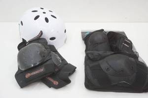 lot 373 image: 3-Piece KneeElbowWrist Pad Set NEW