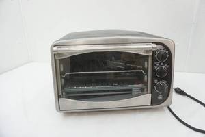 lot 378 image: GE Toaster Oven