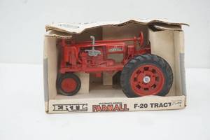 lot 398 image: Ertl Farmall F-20 Tractor-in original box