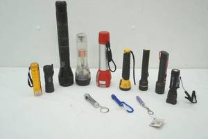 lot 423 image: Flashlight Lot