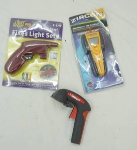 lot 449 image: Tools spray handle, stud finder, light fixer