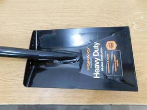 lot 103 image: Fiskars Heavy Duty Garden Spade