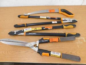 lot 42 image: Fiskars Hand Tool Lot