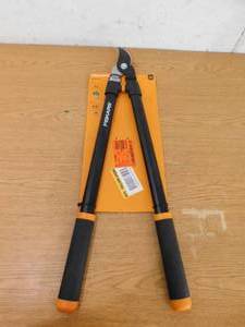 lot 43 image: Fiskars Hand Pruning Tool
