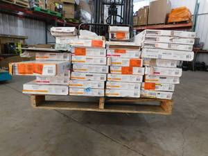 lot 179 image: Pallet of flooring