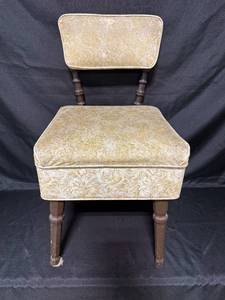 lot 32 image: Vintage Upholstered Vanity Chair with Wooden Legs