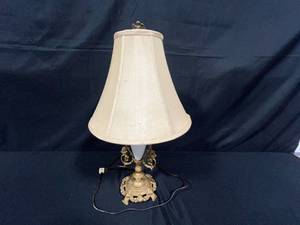 lot 47 image: Vintage Table Lamp with Cream Shade