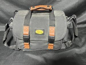 lot 86 image: Canon ES8400V 8mm Video Camcorder with Carrying Case and Accessories
