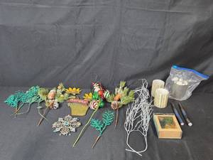 lot 103 image: Collection of Holiday and Seasonal Decor Items