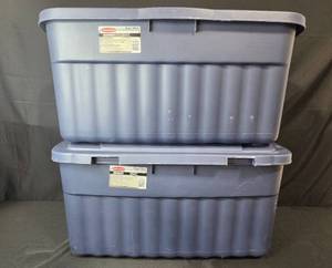 lot 108 image: Set of 2 Rubbermaid Roughneck Jumbo Hinged Storage Containers