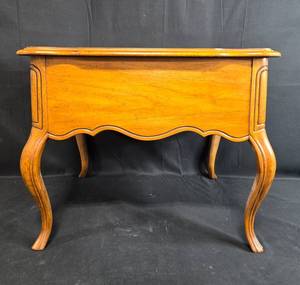 lot 120 image: Vintage Drexel End Table with Drawer and Cabriole Legs