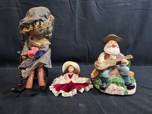 lot 153 image: Set of Decorative Dolls and Figurine