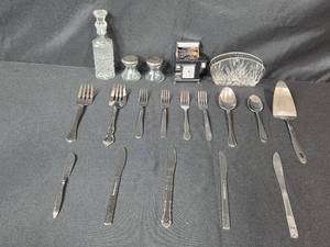 lot 164 image: Set of Silverware and Crystal Decor Pieces