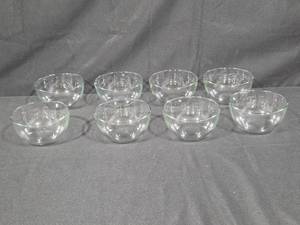 lot 173 image: Set of 8 Transparent Glass Dessert Bowls