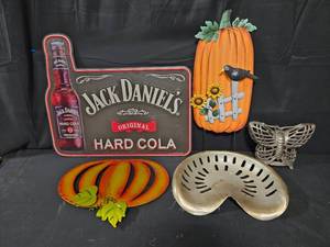 lot 195 image: Decorative Metal and Cast Iron Home Accessories Collection