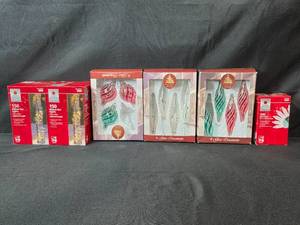 lot 218 image: Holiday Lighting and Ornament Set with Ribbon Net Lights and Glass Ornaments