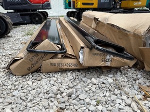 lot 16 image: 72 Pallet Fork Extensions 